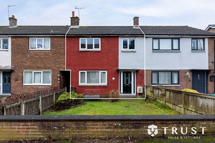 3 Bedroom Terraced House For Sale In Lowood Lane, Birstall, WF17