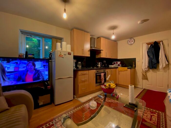 1 Bedroom Studio To Rent In Upper Tollington Park, Finsbury Park, London, N4