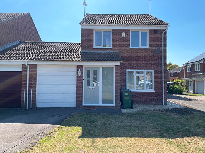 3 Bedroom Semi-Detached House To Rent In Rochester Close, Toothill, Swindon, SN5