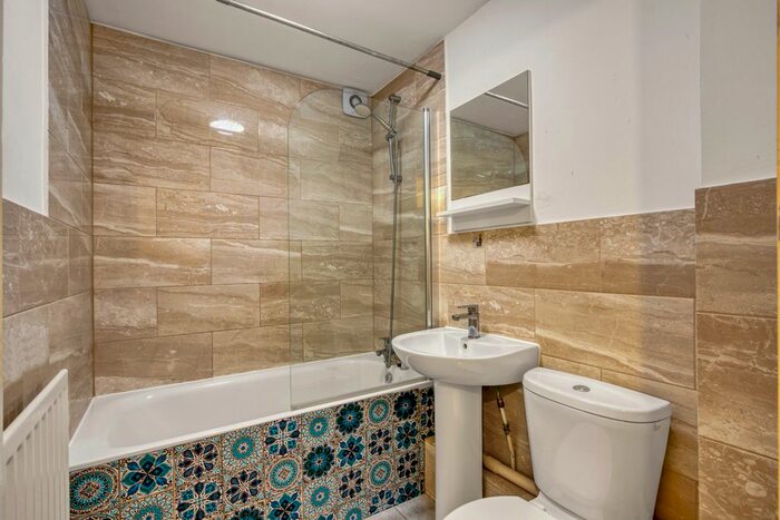 1 Bedroom Flat To Rent In Slade Walk, London, SE17