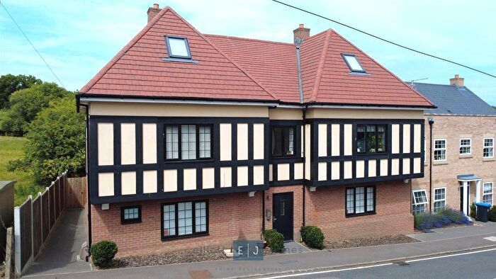 3 Bedroom Flat For Sale In Chestnut Mews, Coppice Row, Theydon Bois, CM16