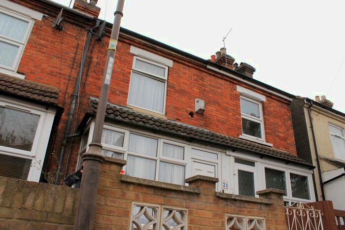 2 Bedroom Terraced House To Rent In Dunville Road, Bedford MK40