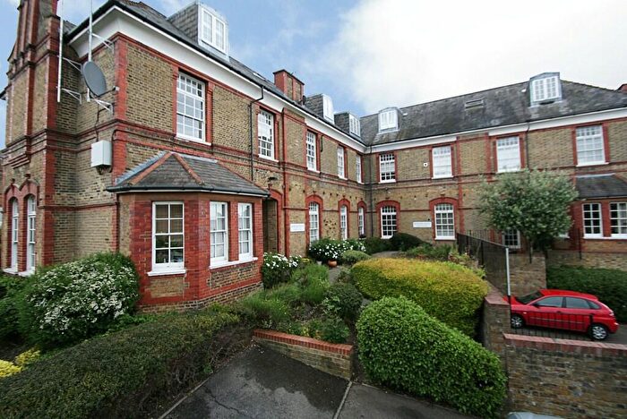 2 Bedroom Apartment To Rent In Banting Drive, Winchmore Hill, N21