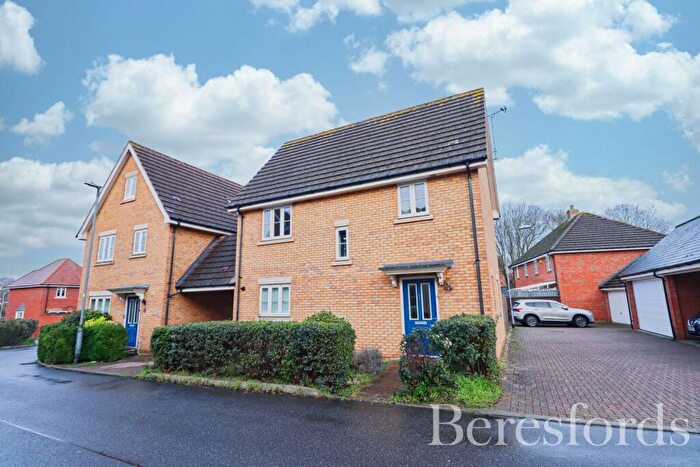 3 Bedroom Link Detached House For Sale In Greenland Gardens, Great Baddow, CM2