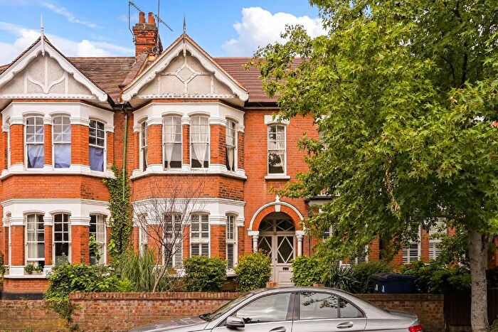 3 Bedroom Flat To Rent In Woodgrange Avenue, Ealing, W5