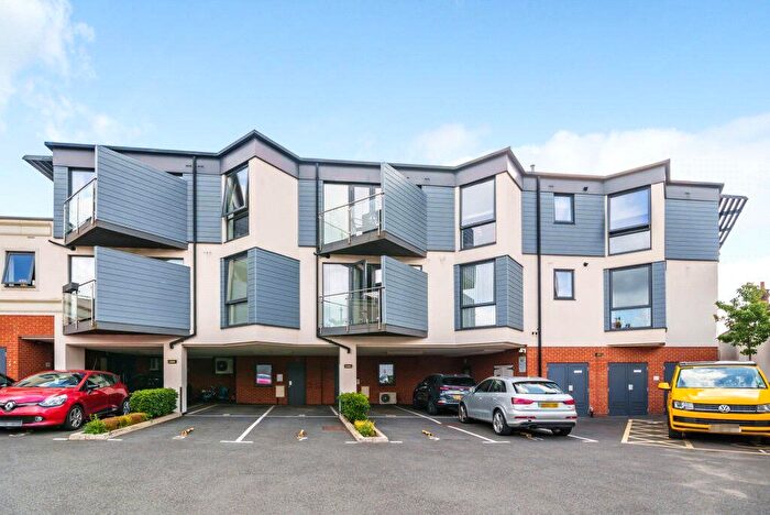 2 Bedroom Flat For Sale In Copsewood Road, Watford, Hertfordshire, WD24
