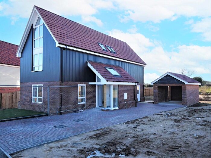 4 Bedroom Detached House For Sale In Spalding Way, Chelmondiston, IP9