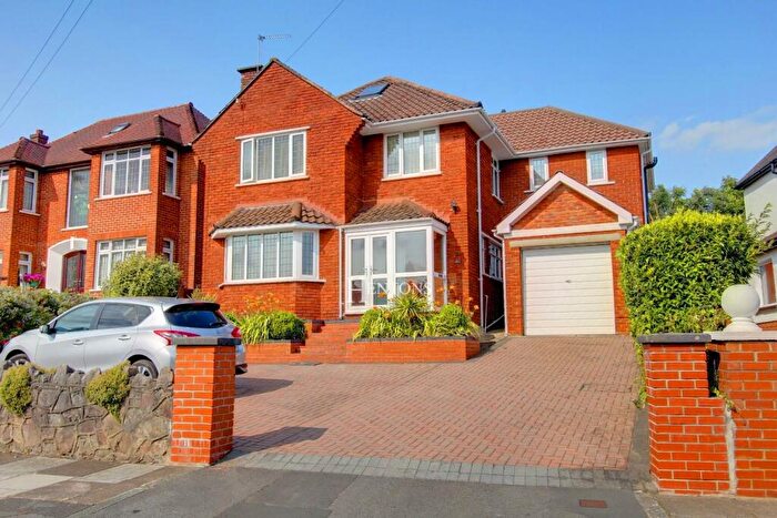 4 Bedroom Detached House For Sale In Bronwydd Avenue, Penylan, Cardiff, CF23