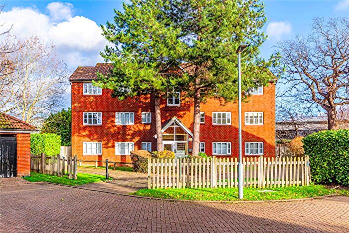 2 Bedroom Flat To Rent In Croft Court, Borehamwood, Hertfordshire, WD6