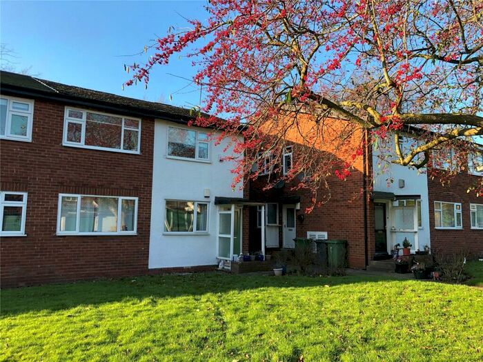 2 Bedroom Apartment To Rent In The Poplars, Headingly, Leeds, LS6