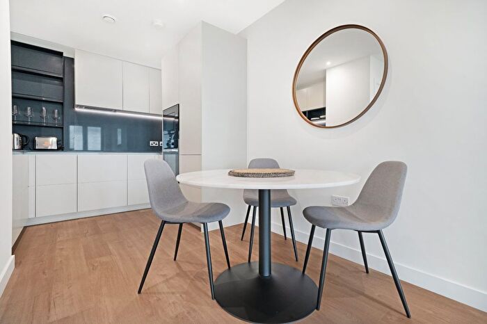 1 Bedroom Flat To Rent In Emperor Point, Dragonfly Walk, N4