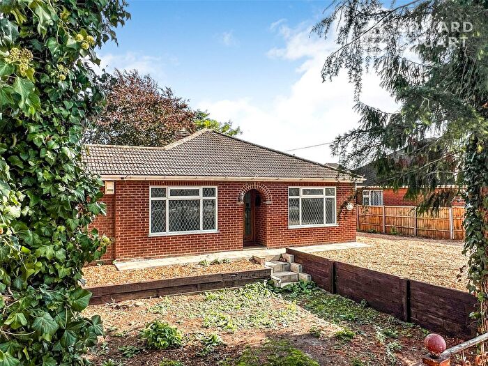 2 Bedroom Bungalow For Sale In Peterborough Road, Crowland, Peterborough, Lincolnshire, PE6