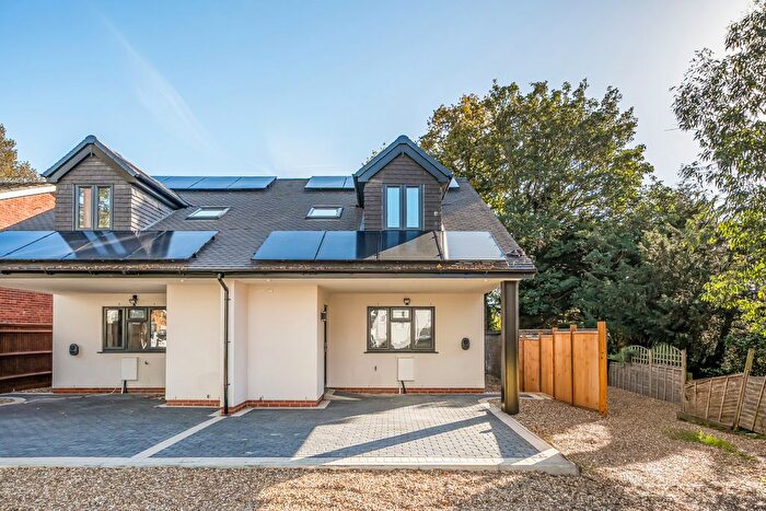 3 Bedroom Semi-detached House For Sale In Mitcham Close, Reading, Berkshire, RG2