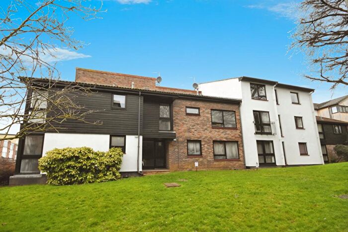 2 Bedroom Flat For Sale In Stock Road, Billericay, CM12