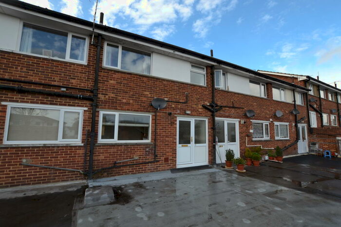 2 Bedroom Maisonette To Rent In Fleet Road, GU51
