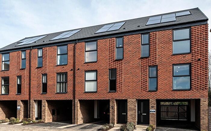 3 Bedroom Semi-Detached House For Sale In Chateau Mews, Wilford Lane, Nottingham, NG2