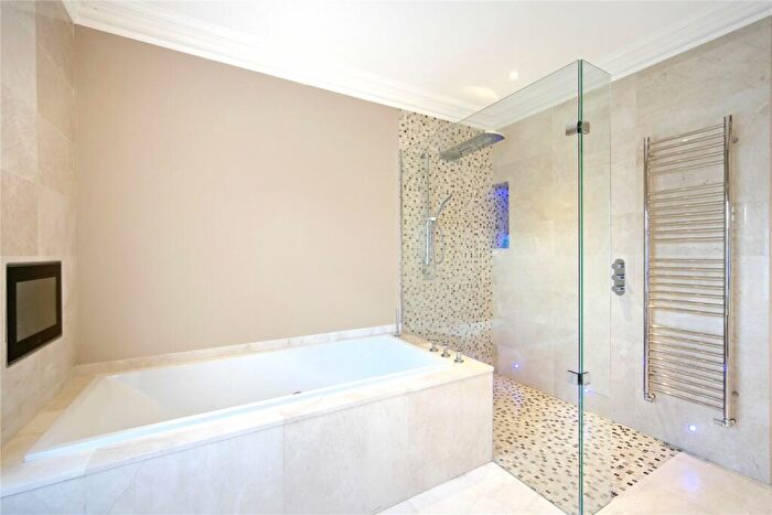 6 Bedroom Detached House To Rent In Oatlands Avenue, Weybridge, Surrey, KT13