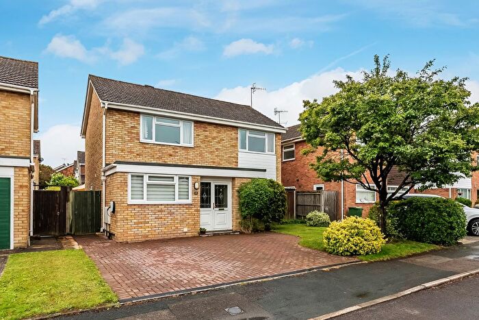 4 Bedroom Detached House For Sale In Boxgrove Park, Guildford, Surrey, GU1