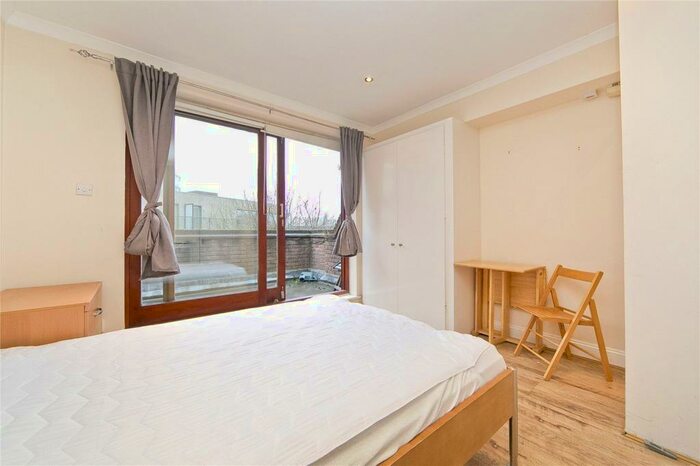 Flat To Rent In Bonny Street, London, NW1