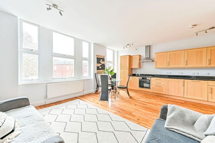 2 Bedroom Flat To Rent In Haselrigge Road, Clapham, London, SW4