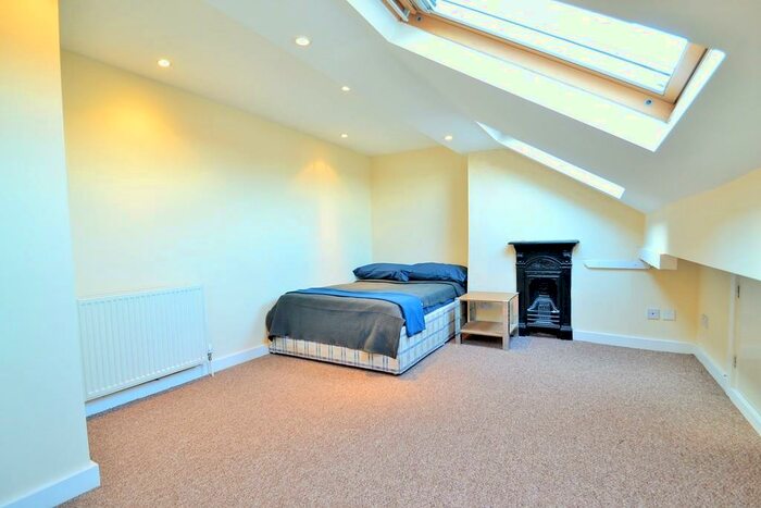 1 Bedroom Terraced House To Rent In Knowle Road, Burley, LS4