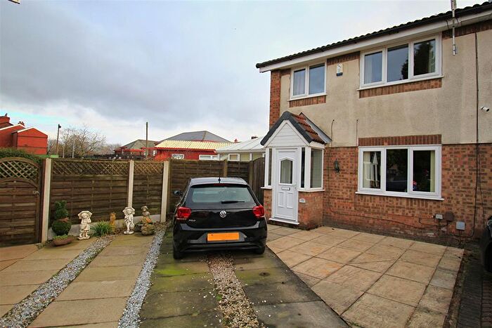 3 Bedroom Semi Detached House For Sale In Leech Brook Close, Audenshaw, Manchester, M34