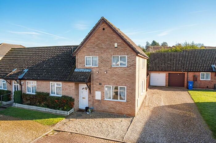 3 Bedroom Semi Detached House For Sale In Yaxley Way, Clover Hill, Norwich, NR5