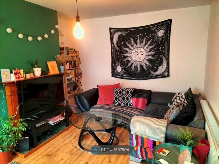 1 Bedroom Terraced House To Rent In Aviary Row, Leeds, LS12