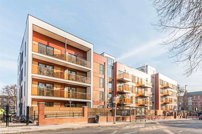 3 Bedroom Flat To Rent In East Acton Lane, London, W3