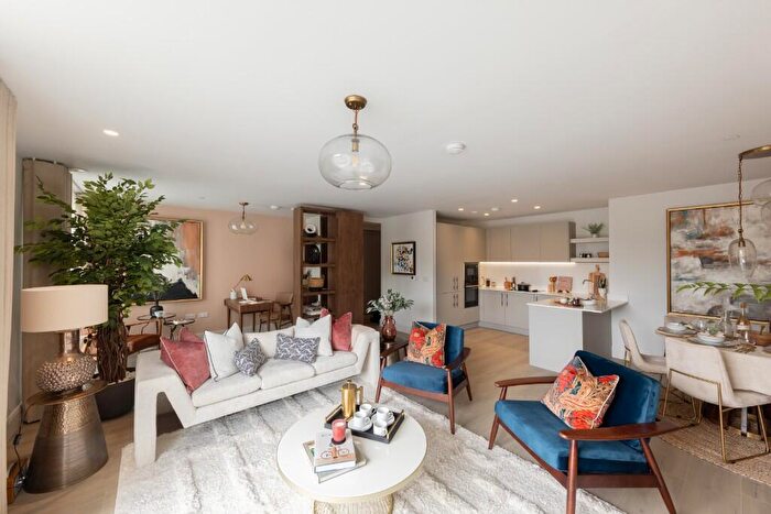 2 Bedroom Retirement Property For Sale In Hobbs Close, West Byfleet, KT14