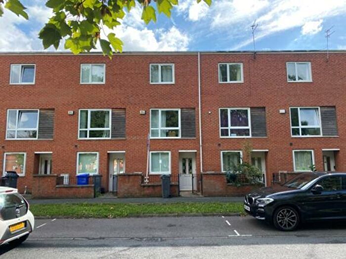 4 Bedroom Town House To Rent In Lauderdale Crescent, Manchester, M13