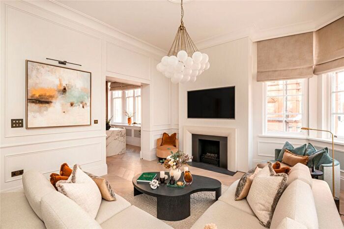 2 Bedroom Flat For Sale In South Audley Street, Mayfair, London, W1K