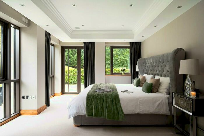 3 Bedroom Flat To Rent In Charters Estate, Sunninghill, Ascot, SL5