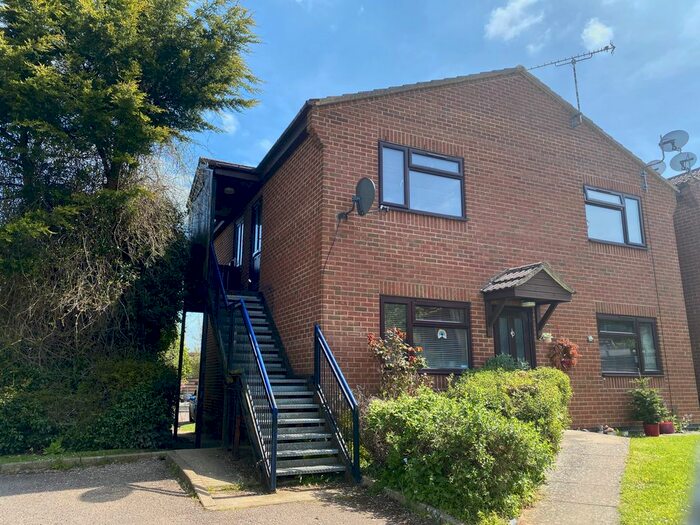 1 Bedroom Flat To Rent In Ridley Court, Golding Close, Daventry, Northamptonshire., NN11