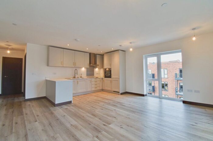 2 Bedroom Flat To Rent In Sydney Road, Watford, Hertfordshire, WD18