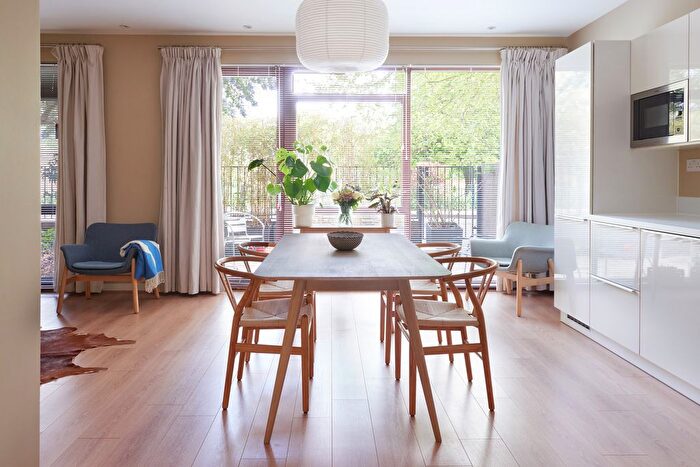 2 Bedroom Flat For Sale In Gibson Road, Gibson Road, London, SE11