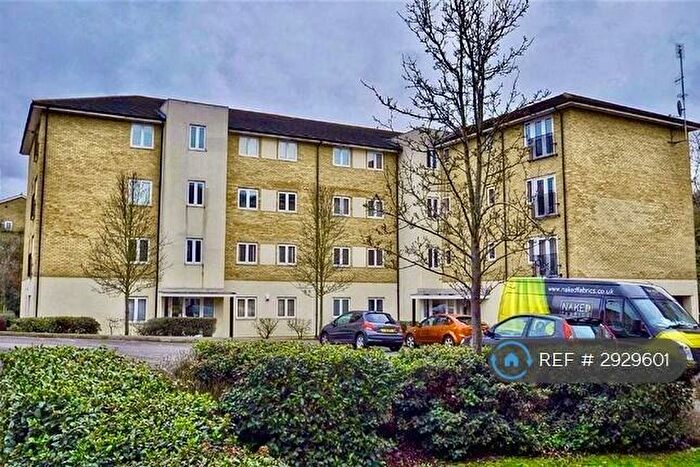2 Bedroom Flat To Rent In Waterfall Close, Hoddesdon, EN11