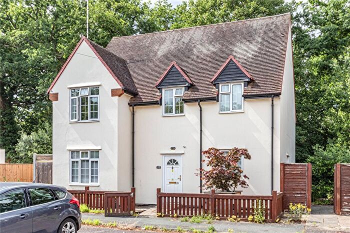 2 Bedroom Maisonette For Sale In Birchwood Road, West Byfleet, Surrey, KT14