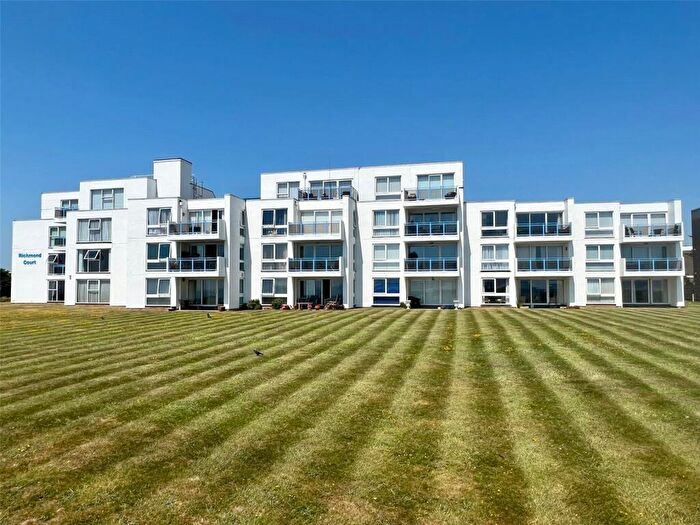 2 Bedroom Apartment For Sale In Park Lane, Milford On Sea, Lymington, Hampshire, SO41