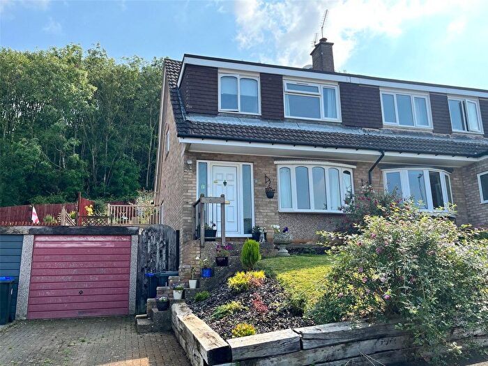 3 Bedroom Semi-Detached House For Sale In The Fairway, Daventry, Northamptonshire, NN11