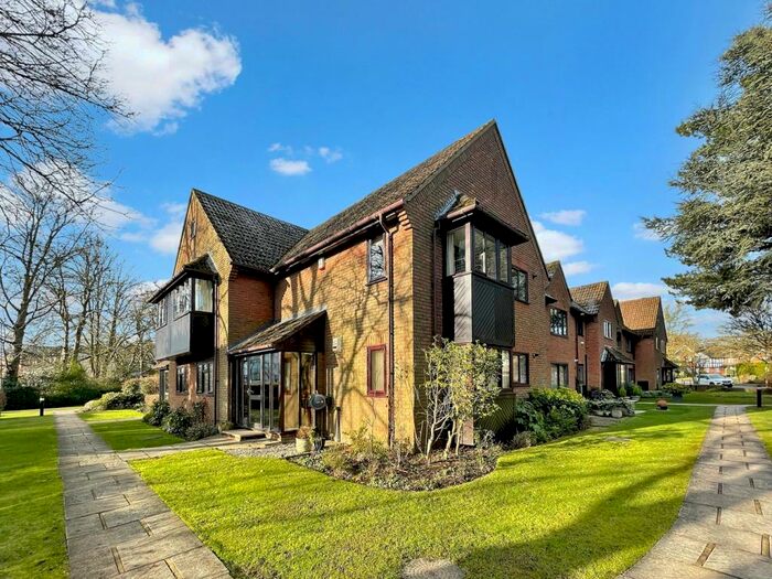 2 Bedroom Apartment To Rent In The Burren, Tudor Park, Amersham, HP6