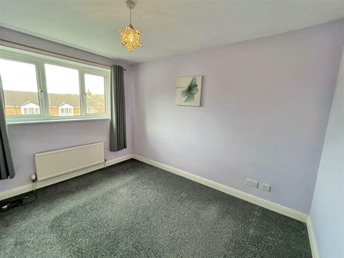 3 Bedroom Detached House For Sale In Carr Bank, Glossop, SK13