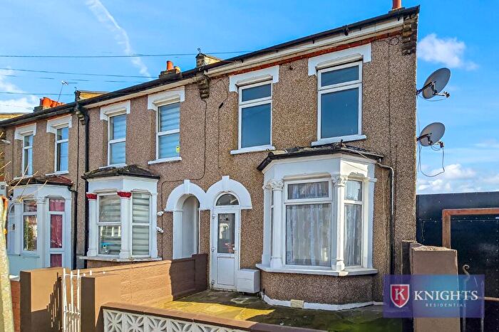3 Bedroom House To Rent In Haselbury Road, London, N18