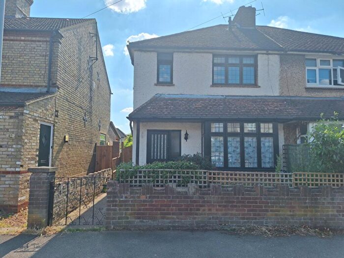 3 Bedroom Semi-Detached House For Sale In Banks Road, Biggleswade, SG18