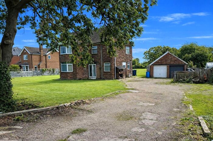3 Bedroom Detached House For Sale In Great Coates Road, Healing, DN41