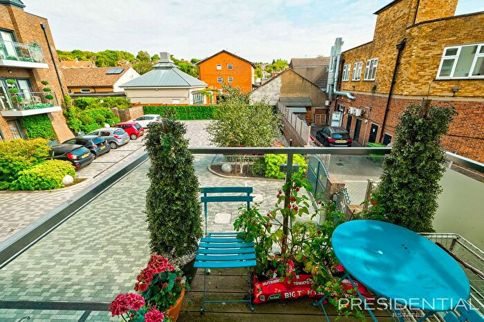 2 Bedroom Flat For Sale In Hollybush House, High Road, IG10