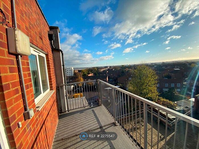 2 Bedroom Flat To Rent In James Watt Way, Erith, DA8