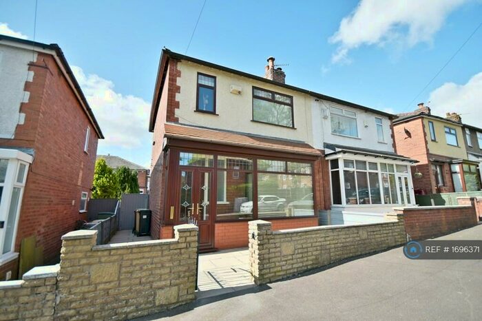3 Bedroom Semi-Detached House To Rent In Thompson Road, Bolton, BL1