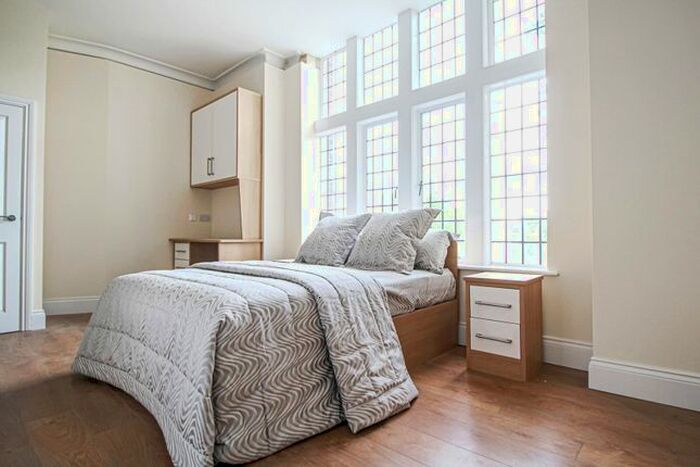 1 Bedroom Flat To Rent In Apt, Fairbairn Residence #, LS2