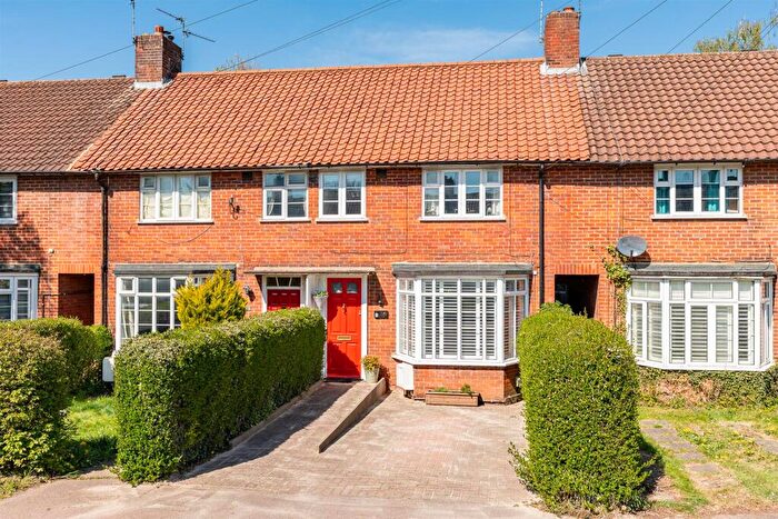 3 Bedroom Terraced House For Sale In Handside Lane, Welwyn Garden City, AL8